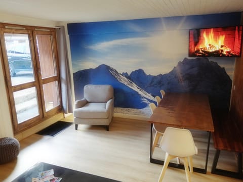 Living room, Mountain view