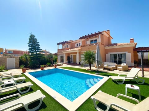 Property building, Patio, Day, Garden, Garden view, Pool view, Swimming pool, sunbed