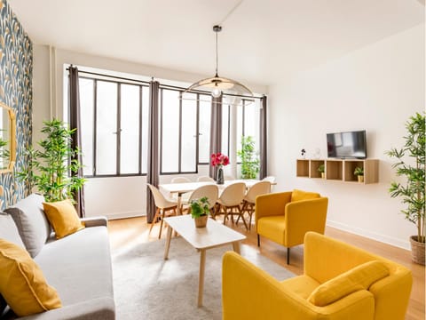 TV and multimedia, Living room, Dining area