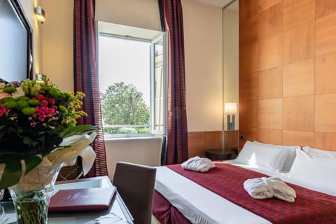 Spring, Bed, Day, Winter, Summer, Other, Photo of the whole room, Autumn, Garden view