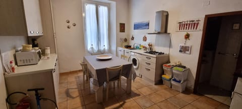Kitchen or kitchenette, Dining area, dishwasher, oven, stove, toaster, washing machine