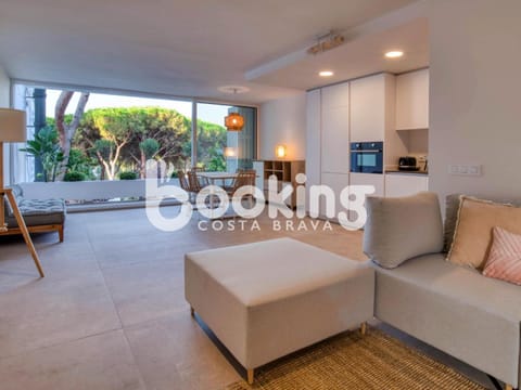 Lounge or bar, Dining area, kitchen