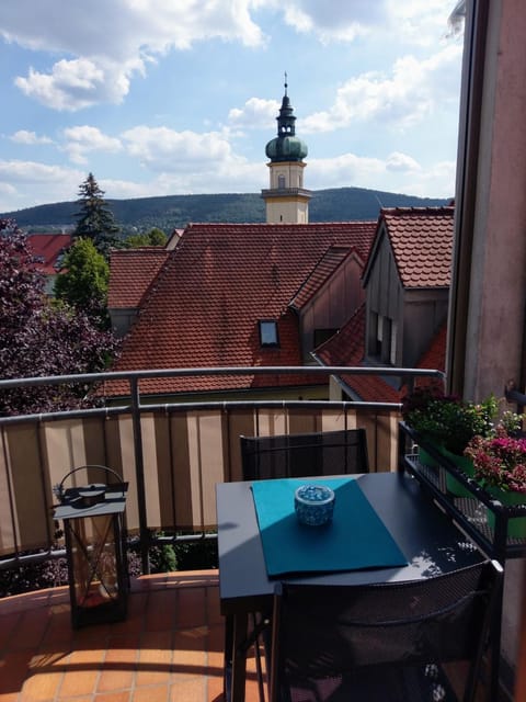 Balcony/Terrace, Street view