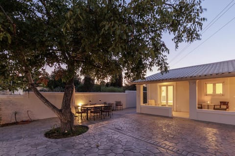 Property building, Patio, Dining area