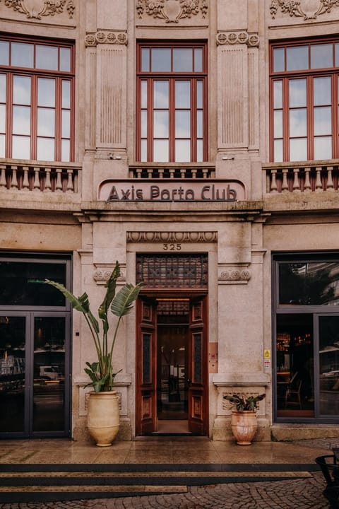 Facade/entrance