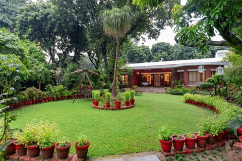 Property building, Day, Natural landscape, Garden, Garden view