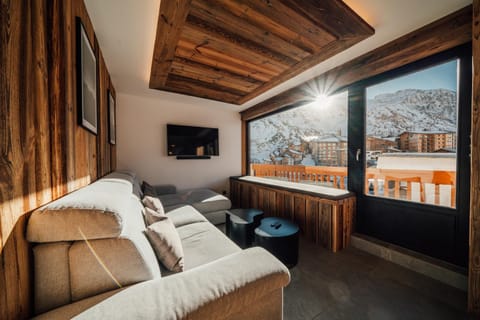 Living room, Mountain view