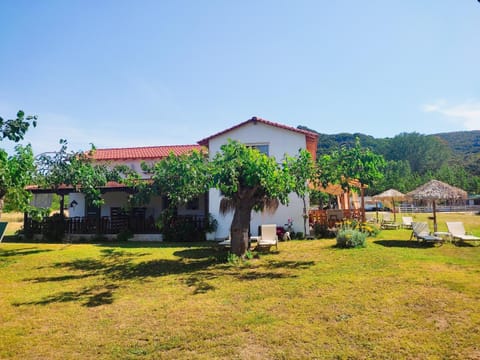 Property building, Spring, Day, Natural landscape, Garden, Garden view