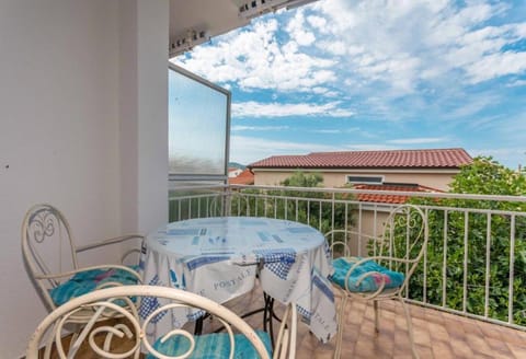 View (from property/room), Balcony/Terrace, Dining area, Sea view