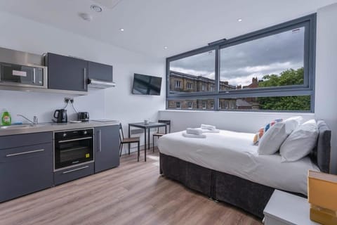 Bed, Kitchen or kitchenette, Dining area, oven, stove