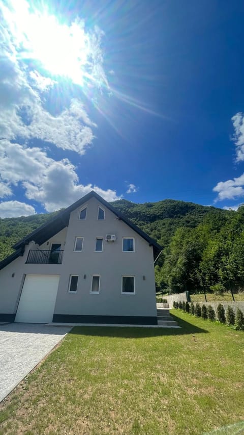 Property building, Natural landscape, Mountain view