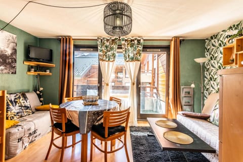 People, Living room, Dining area