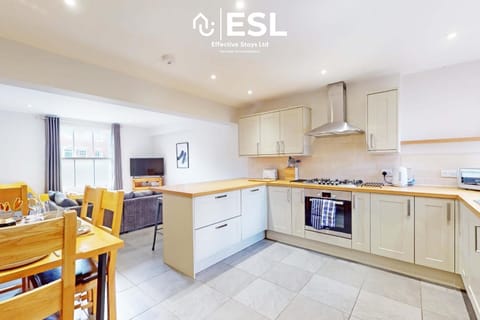 Kitchen or kitchenette, Dining area, dishwasher, minibar, oven, pet friendly, stove, toaster