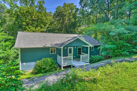 Peaceful Sevierville Home with Private Hot Tub! House in Sevier County