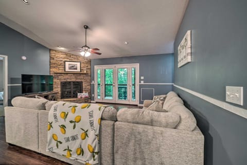 Peaceful Sevierville Home with Private Hot Tub! House in Sevier County