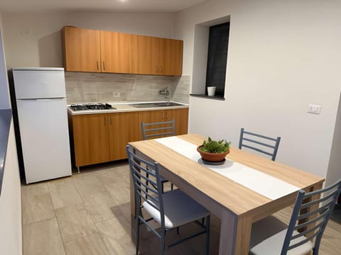 Property building, Dining area, Lunch, kitchen