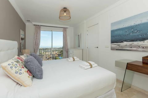 Bed, View (from property/room), Balcony/Terrace, Photo of the whole room, Bedroom, towels