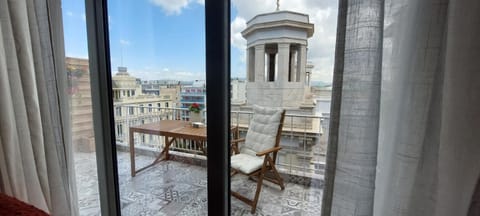 View (from property/room), Balcony/Terrace, City view