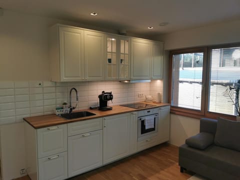 Coffee/tea facilities, Kitchen or kitchenette, pet friendly, stove