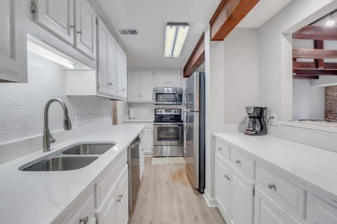 Eagle Creek Loft - Close to Shops Food GSU Apartment in Statesboro