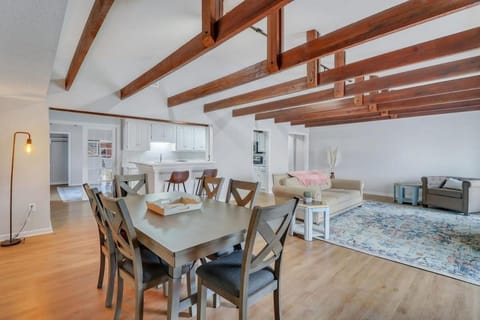 Eagle Creek Loft - Close to Shops Food GSU Apartment in Statesboro