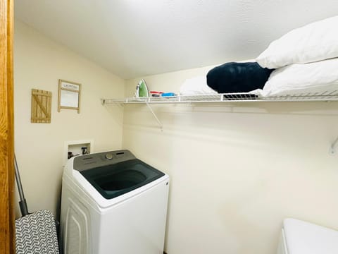 Milk Hand House.. Peaceful 1 bedroom cabin Cabin in Mississippi