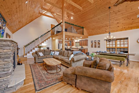 Twin Björn House in Sugar Mountain