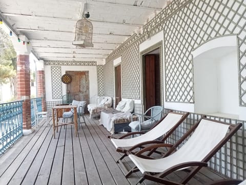 Property building, Patio, Patio, Darts, Balcony/Terrace, Balcony/Terrace, sunbed