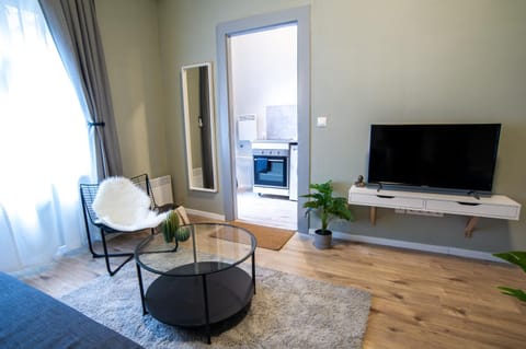 Communal lounge/ TV room, TV and multimedia, Seating area