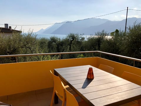 Balcony/Terrace, Mountain view