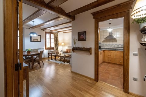 Kitchen or kitchenette, Living room, internet, microwave, stove, toaster, laundry, kitchen