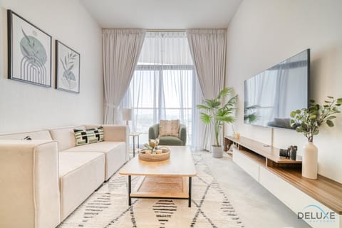 Property building, TV and multimedia, Living room, Swimming pool