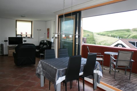 Dining area, Beach