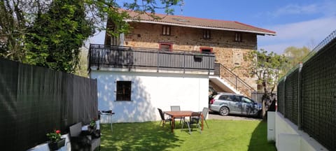 Property building, Garden, Parking