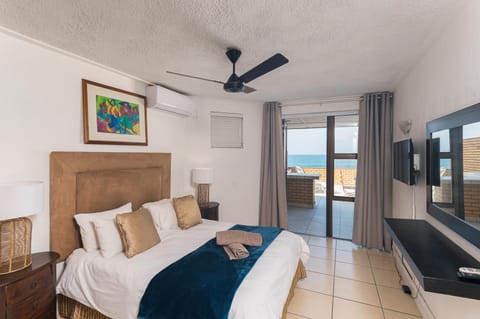 Photo of the whole room, Sea view