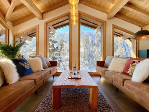 Living room, Seating area
