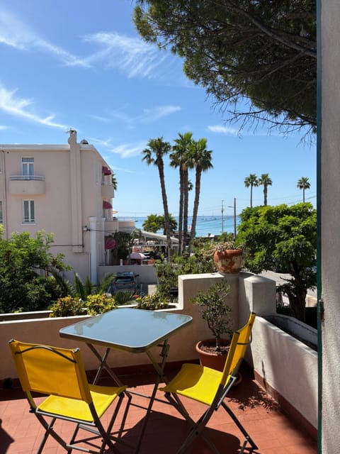View (from property/room), Balcony/Terrace, Dining area, Garden view, Sea view