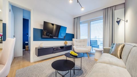 Communal lounge/ TV room, TV and multimedia, Living room, Seating area, Evening entertainment