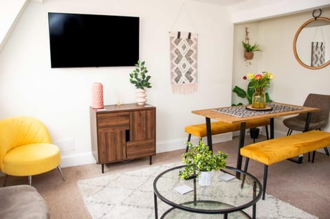 Beautiful Character 3 Bed City Centre Apartment House in Bath