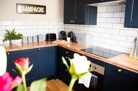 Beautiful Character 3 Bed City Centre Apartment House in Bath