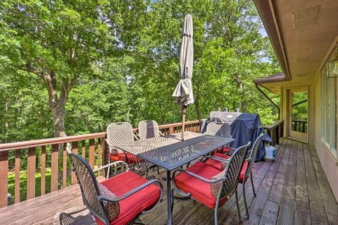 Lakefront Getaway with Private Dock and Kayaks! House in Bella Vista