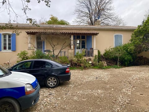 feuillade ancien partagé Vacation rental in Nimes