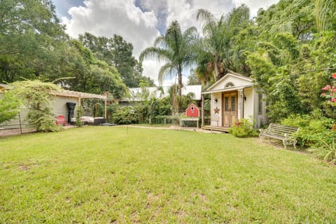 1 Mi to Lake Dora Cottage with Shared Yard and Patio! House in Mount Dora