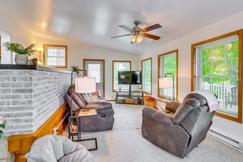 The Shady Cottage Millersburg Getaway with Deck House in Millersburg