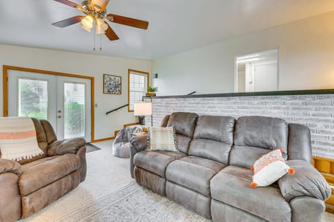 The Shady Cottage Millersburg Getaway with Deck House in Millersburg