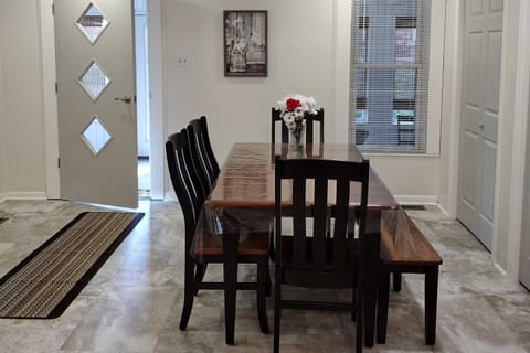 The Shady Cottage Millersburg Getaway with Deck House in Millersburg