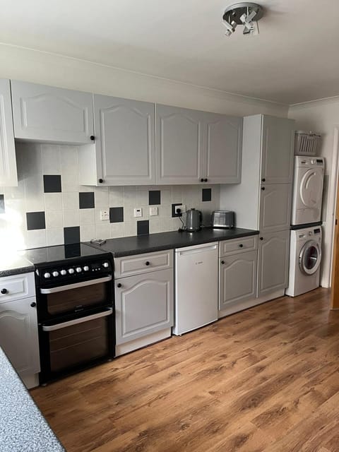 Kitchen or kitchenette, Communal kitchen