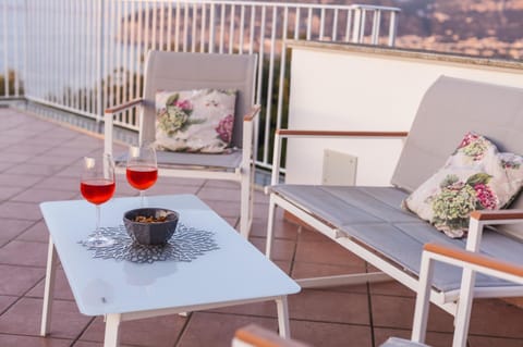 View (from property/room), Balcony/Terrace