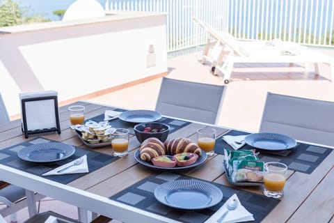 Day, Balcony/Terrace, Food