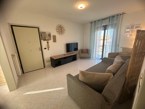 Communal lounge/ TV room, TV and multimedia, Living room